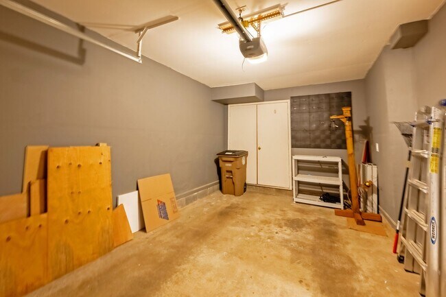Building Photo - Great 3br 2.5 Bath Townhome in Rockville MD