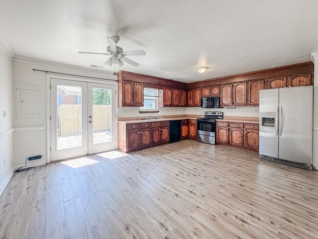 Building Photo - Charming 3 Bedroom, 1.5 Bathroom Townhome in Kempsville