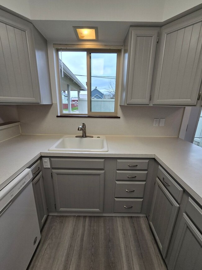 Building Photo - Tsoulouhas #1