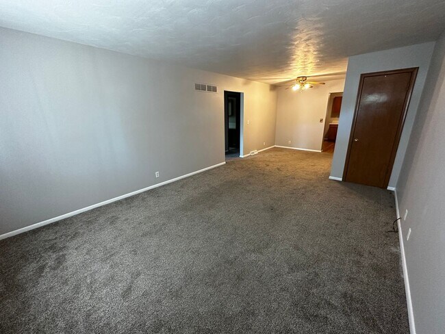 Building Photo - 9814-9816 Linden Ave