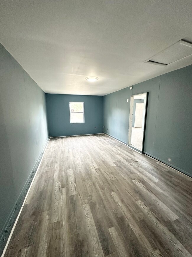 Building Photo - 123 Town Homes Dr