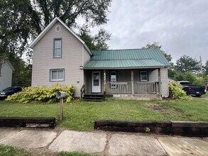 Building Photo - 422 Hannah Ave