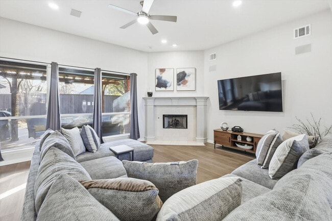 Building Photo - 2008 Vista Dr