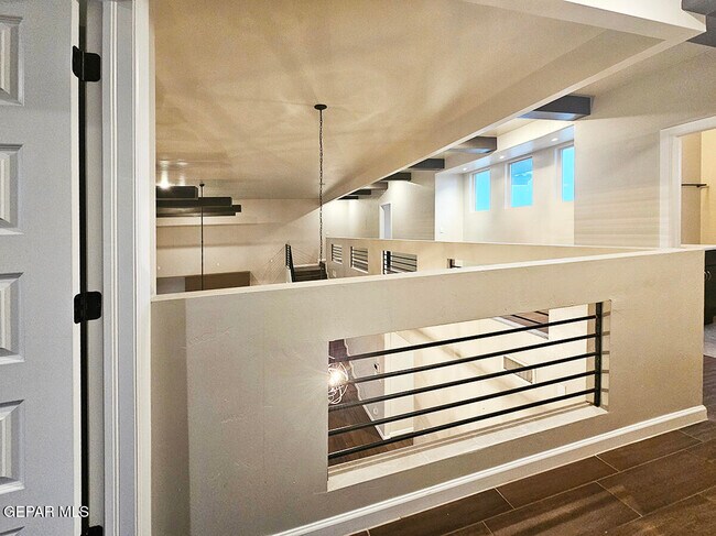 Building Photo - 13185 Tiverton Rd