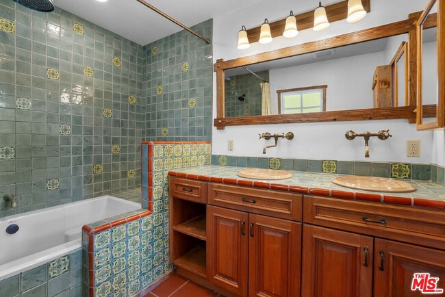 Building Photo - 2411 Castle Heights Ave