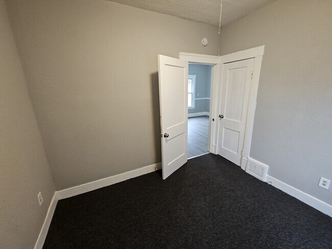 Building Photo - 4110 E 64th St