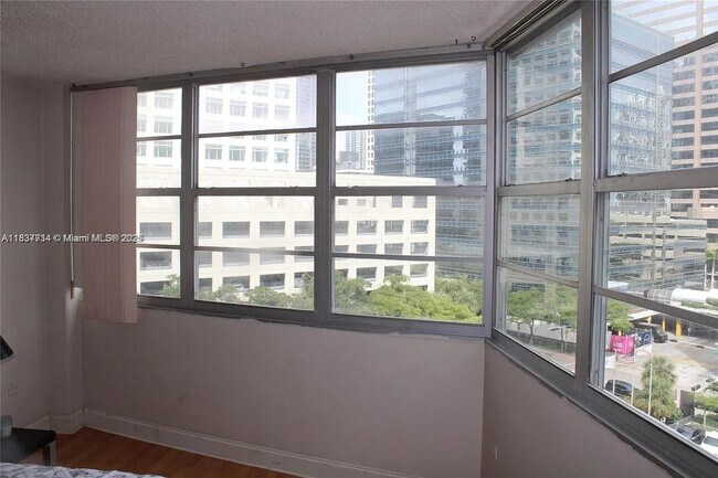 Building Photo - 825 Brickell Bay Dr