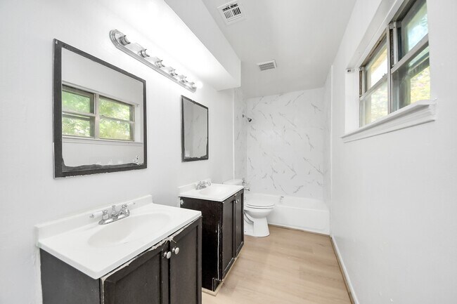 Building Photo - 9131 Rentur Dr