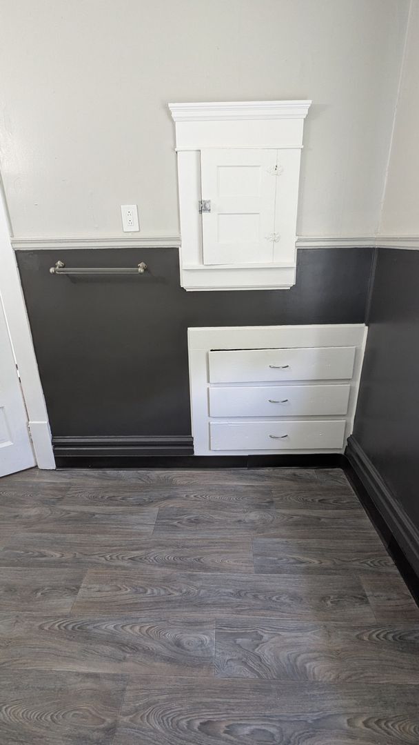 Building Photo - Spacious 5-bedroom, 1-bath home offers flexible living across multiple levels in Akron