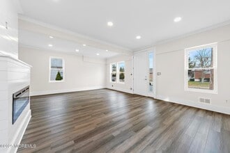 Building Photo - 96 Maple Ave