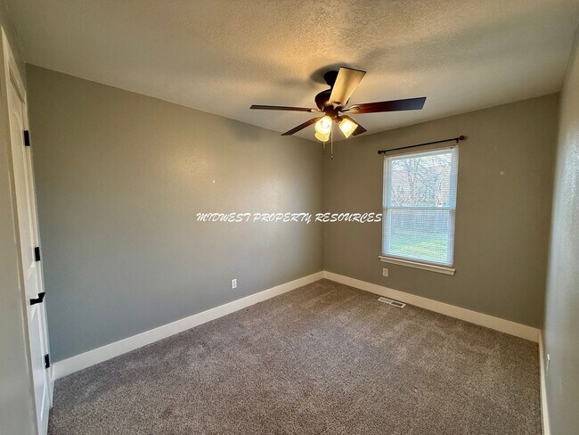 Building Photo - Spacious 4 Bedroom, 2 Bath Home for Lease in Lee's Summit, MO