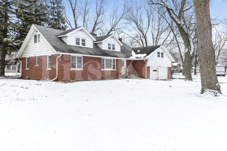 Building Photo - 2524 Golfview Dr