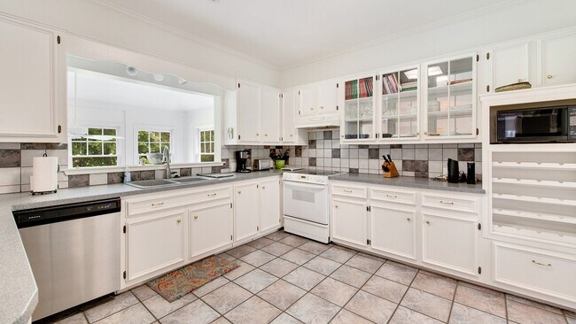 Building Photo - 546 Collins Meadow Dr