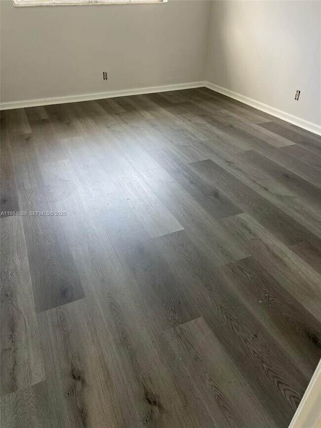 Building Photo - 4165 SW 67th Ave