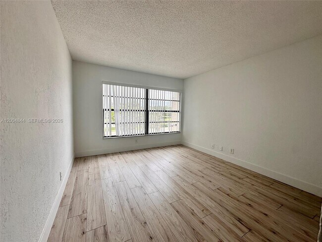 Building Photo - 2580 Coral Springs Dr