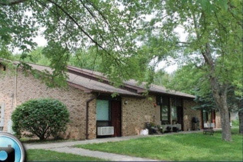 Building Photo - 1401 Springfield Dr