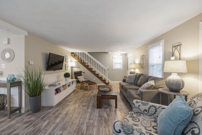 Building Photo - 16 Grasshopper Ln