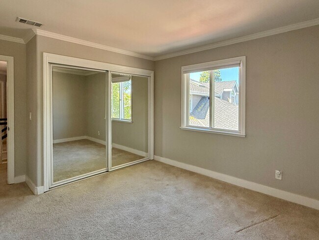 Building Photo - Stunning 4 Bedroom 3 Bath Home in Campbell