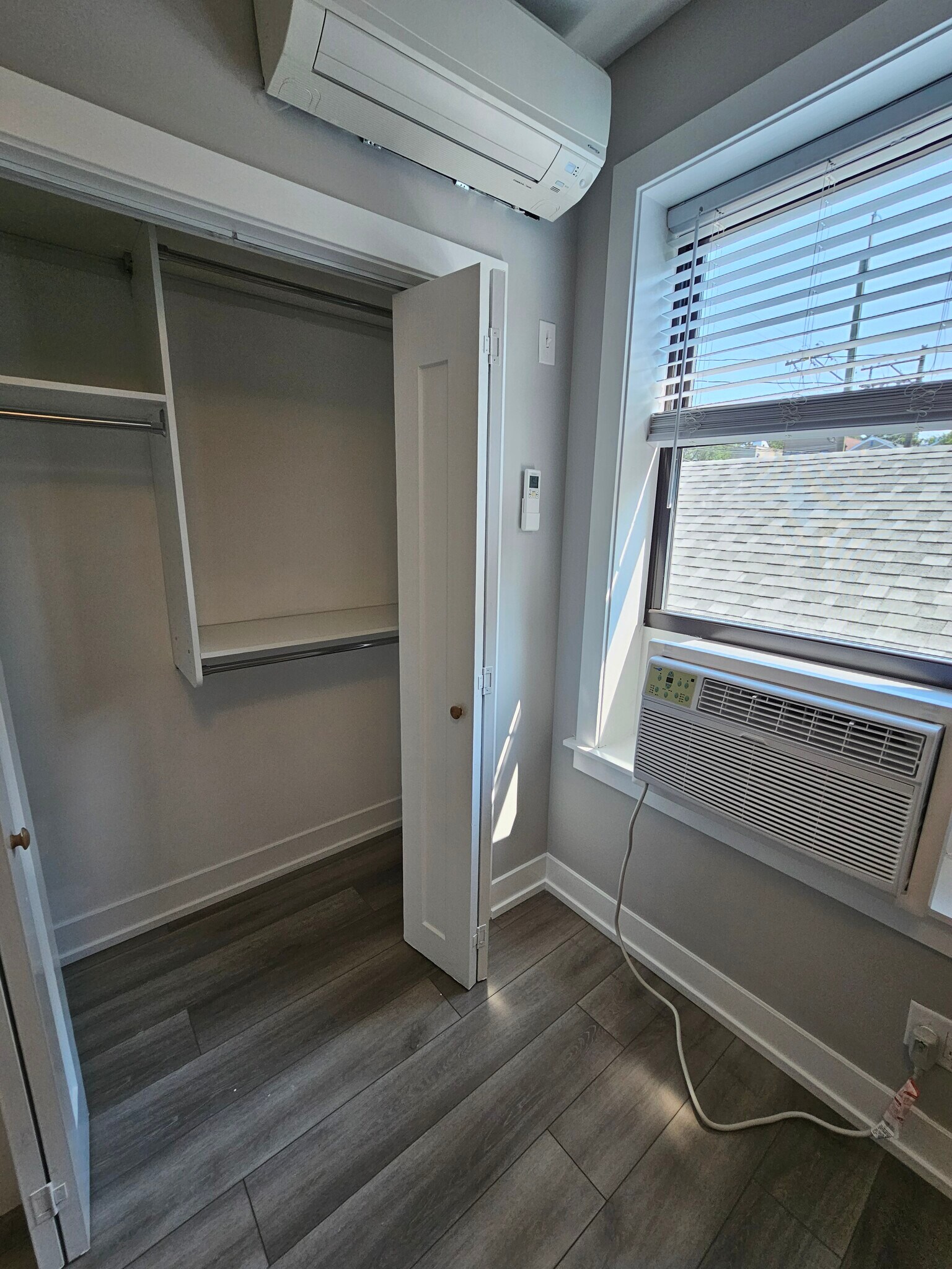 Building Photo - 3931 N Janssen Ave