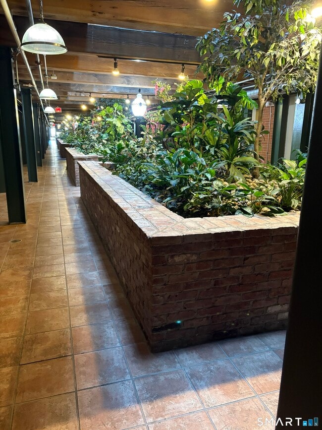 Building Photo - 145 Canal St E