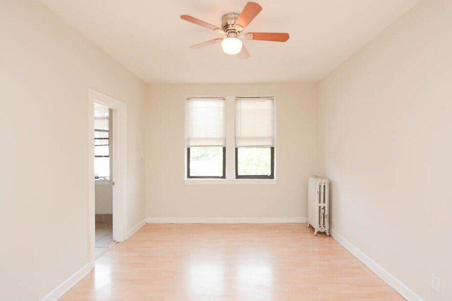 Building Photo - 4856 N Damen Ave