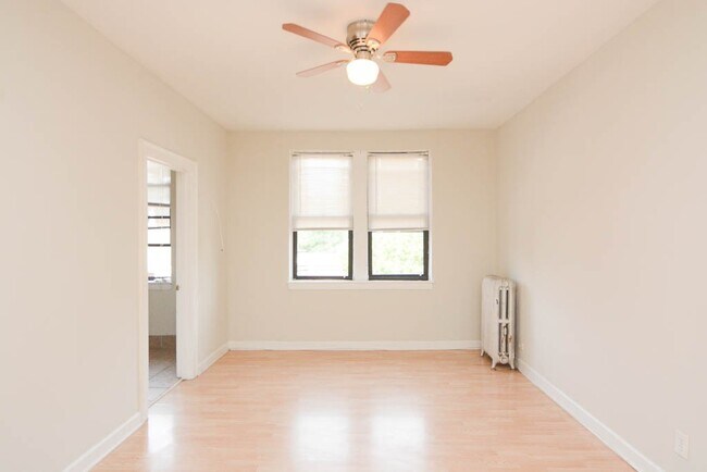 Building Photo - 4856 N Damen Ave