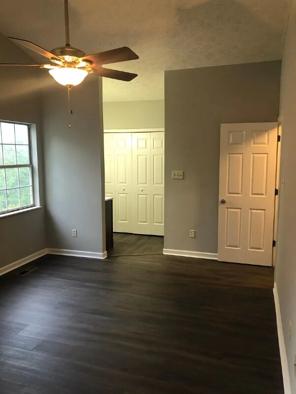 Building Photo - 9201 Shady Bend Ln