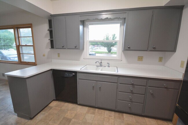 Building Photo - 619 2nd St NW