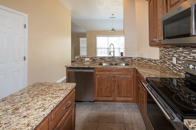 Building Photo - Home for rent in Hghland Ridge
