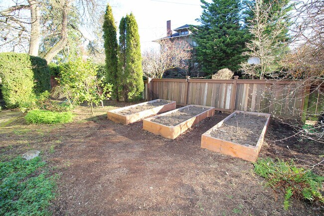 Building Photo - 4536 SE Boise St