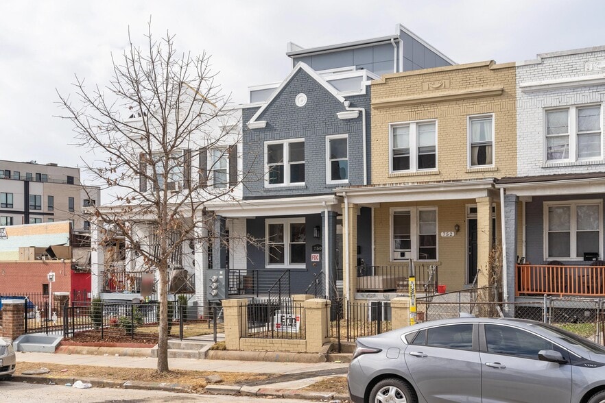 Building Photo - 750 19th St NE