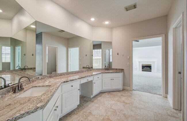 Building Photo - 1311 Hopkins Park Dr