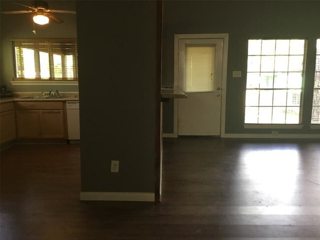 Building Photo - 25802 Beaver Run Dr