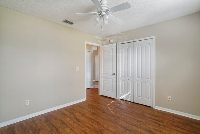 Building Photo - 236 Sterling Hill Dr