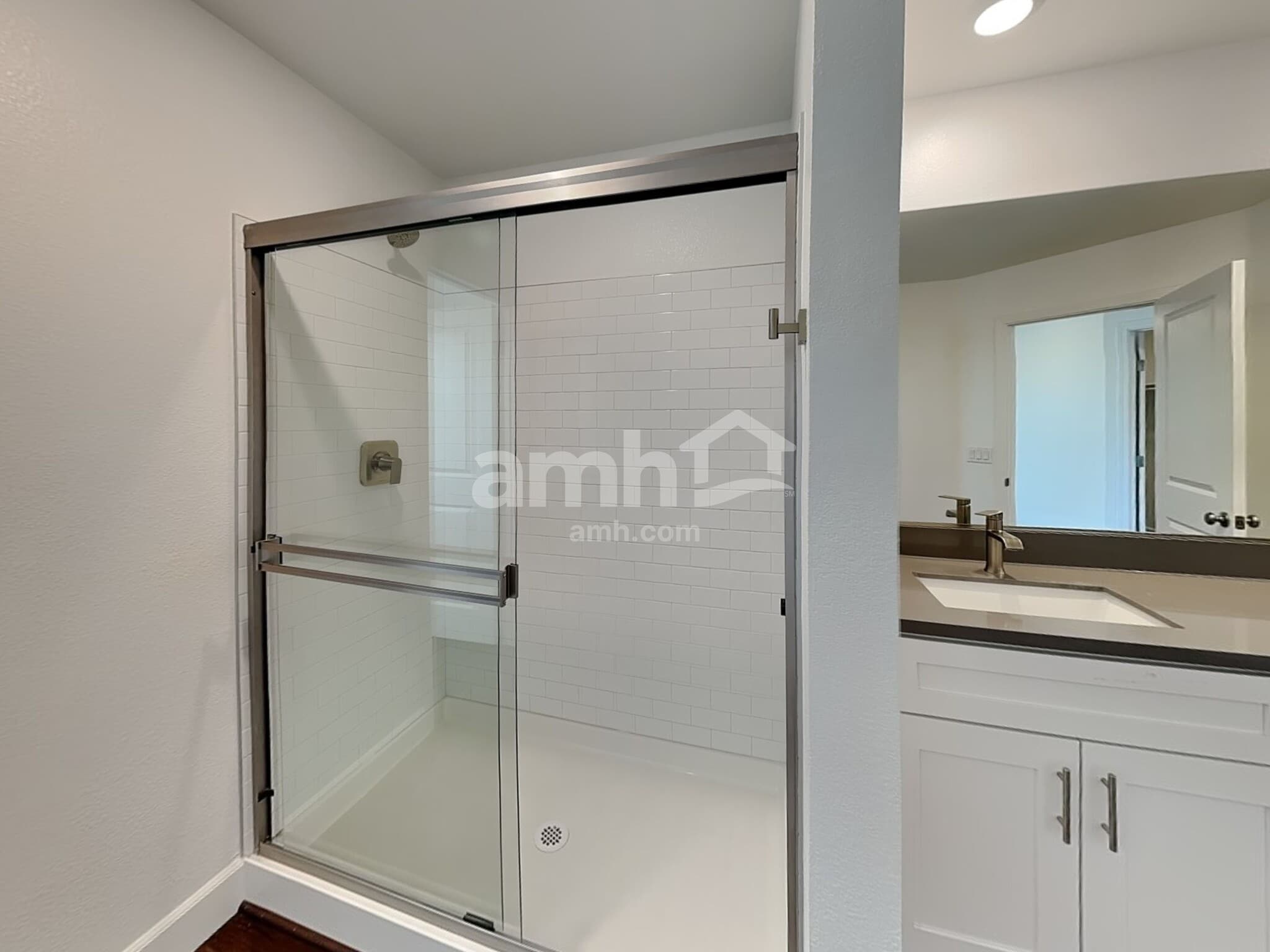 Building Photo - 644 N Water St