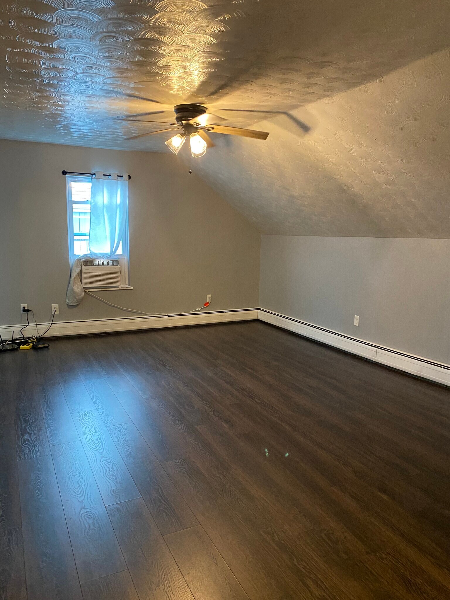 Livingroom - 198 Tecumseh St