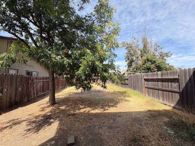 Building Photo - 276 Camellia Way
