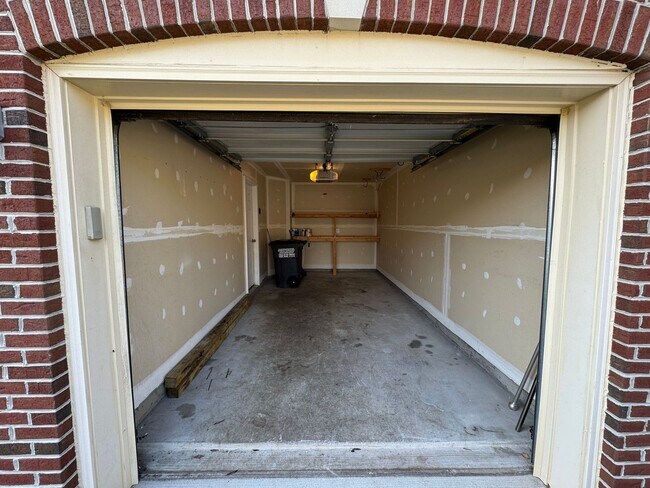 Building Photo - Stunning 3 Bed 3.5 Bath End Unit Townhome In Powells Run Village