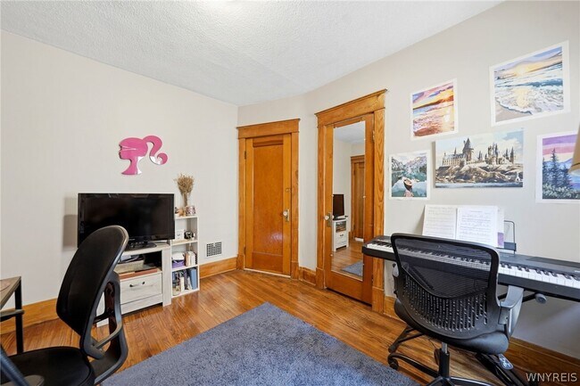 Building Photo - 226 Tacoma Ave