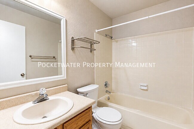 Building Photo - 6225 Willow Ln