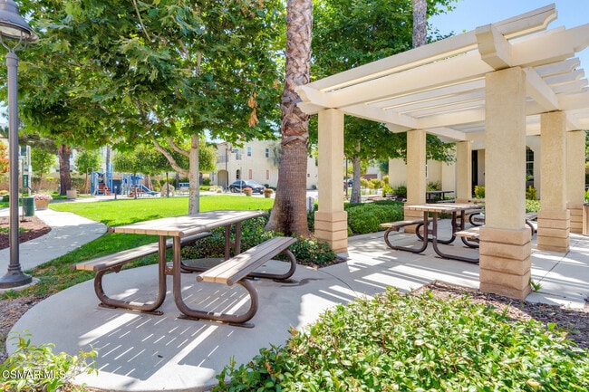 Building Photo - 2952 Palmera Ln