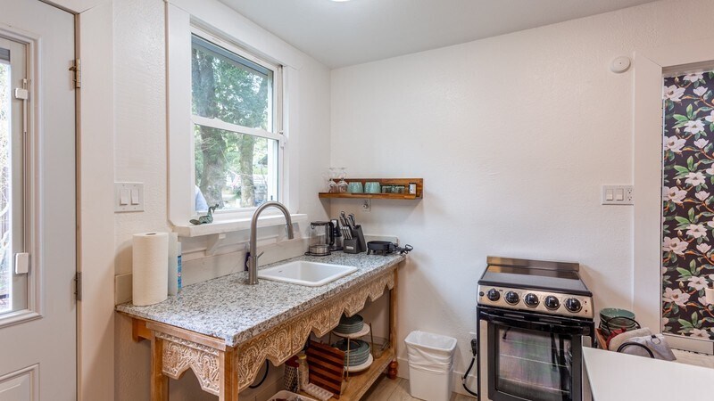 Building Photo - 6010 Cazadero Hwy