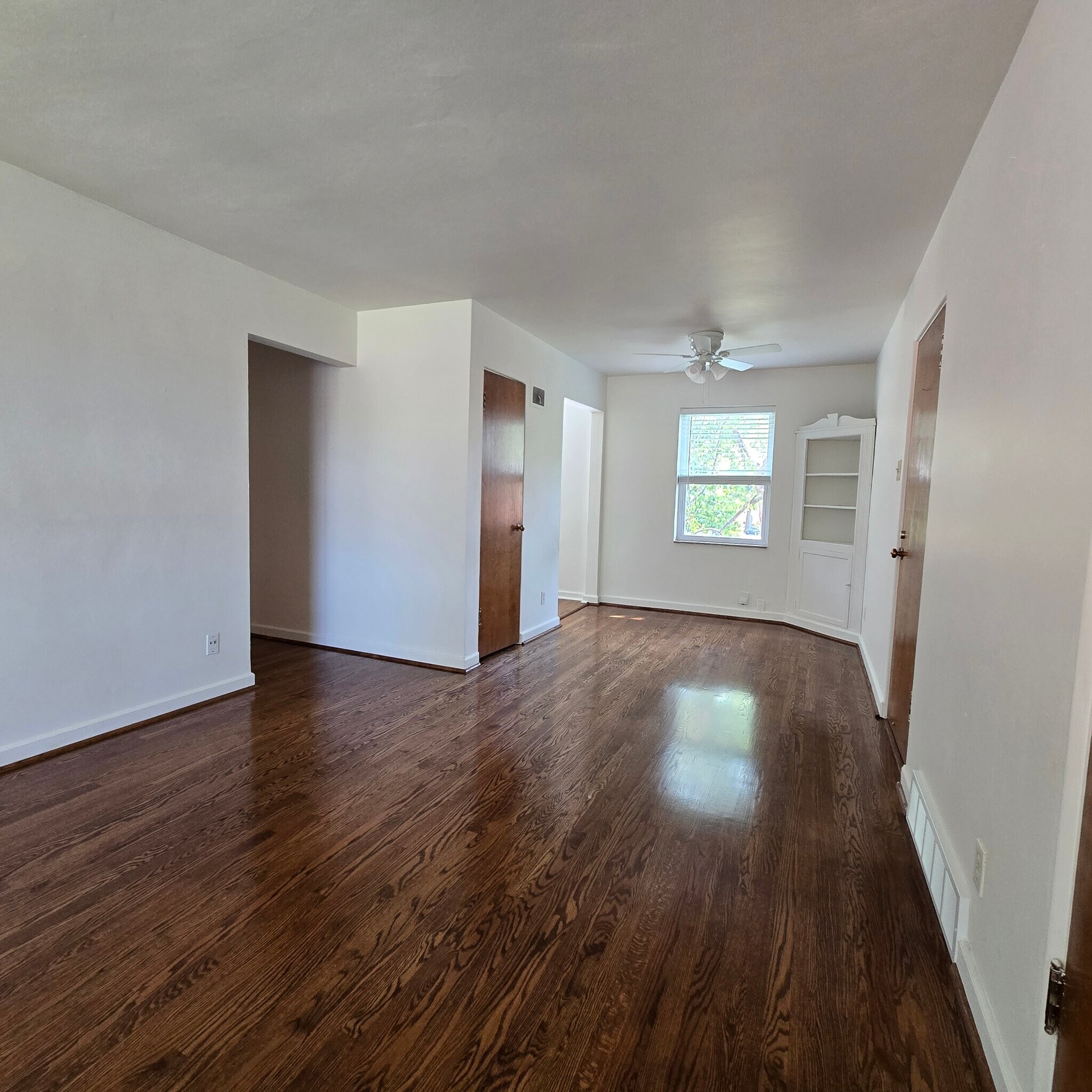 Building Photo - 6206 Nagel Ave