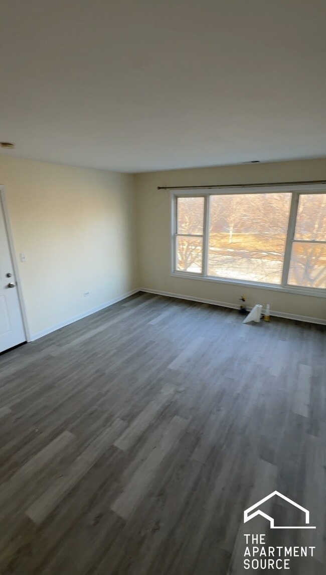 Building Photo - 6323 W Fullerton Ave