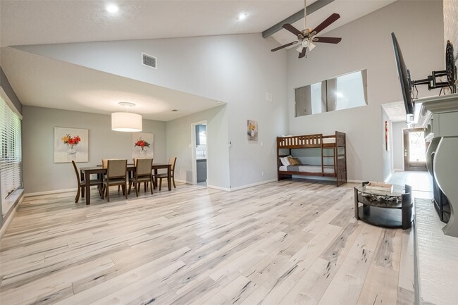 Building Photo - 1723 Rock Fence Dr