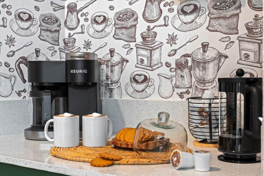 Building Photo - 4736 Sleepy Hollow Dr