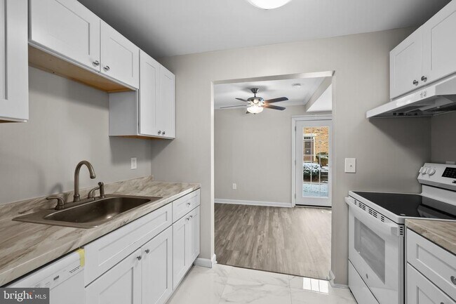 Building Photo - 9786 Whiskey Run