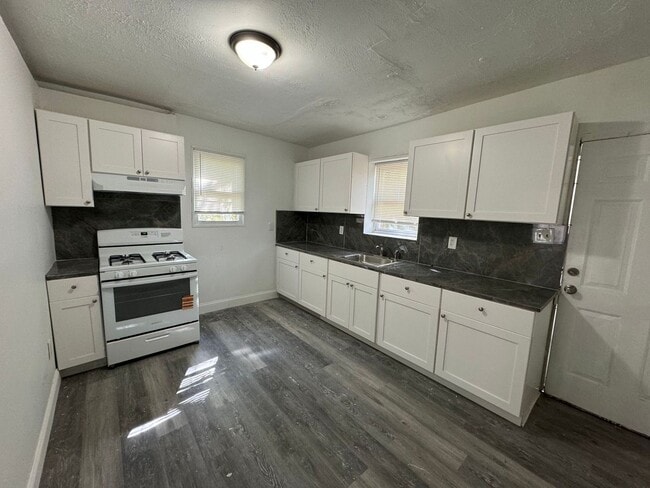 Building Photo - 312 Concord Ave