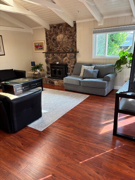 Building Photo - 520 Linford Pl