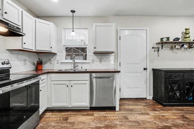 Building Photo - 519 Byler Cir